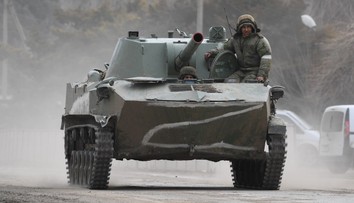 Rusové už na Ukrajině melou z posledního. Nad vodou je drží jen láhve vodky