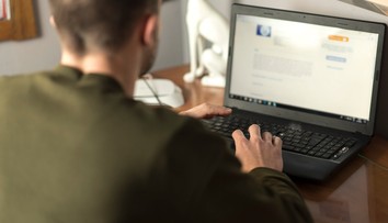Vychytralý podvodník obral firmu o tři čtvrtě milionu. Vydával se za šéfa