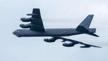 Letadlo se na letišti v USA málem srazilo s bombardérem. Pilot rychle měnil kurz