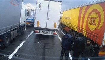 Čechům se do kamionů vplížili migranti, teď jim chodí obří pokuty!