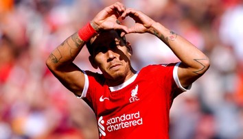 Těžké dny pro bývalou hvězdu Liverpoolu. Na infarkt jí zemřel otec