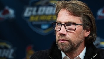Legendární Peter Forsberg se vrátil na led. Ve Švýcarsku válí jako za starých časů