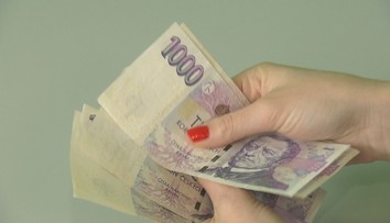 Na důstojnou mzdu nedosáhne většina Čechů. Přivydělávají si další prací