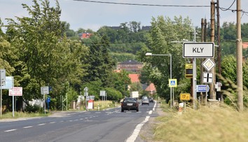 Malou obec rozkopou dvakrát za sebou. Nešlo stavět najednou?