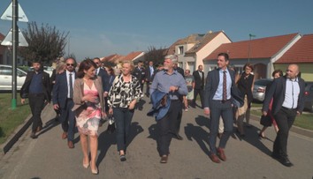 Pavel zavítal do Hrušek, které zničilo tornádo. Opravy domů ani po letech neskončily