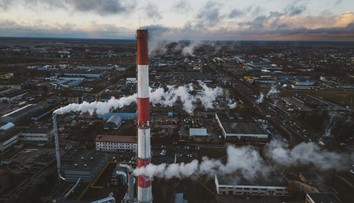 Poplach v Pobaltí. Dron letící z Ruska zasáhl elektrárnu v Estonsku