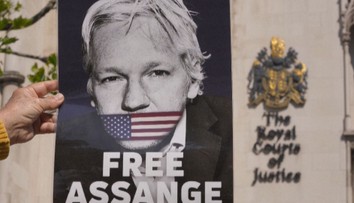 Assange je skutečně volný. Soudkyně přijala jeho dohodu s americkými úřady