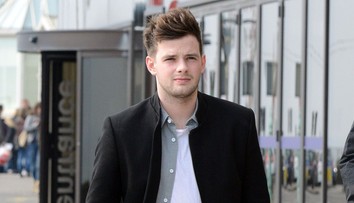 Hvězda pěvecké show je na dně. V den svatby hudebníkovi zemřela snoubenka