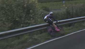 Pád přes svodidla, zranění jako z hororu! Dygertová rány pak i ukázala