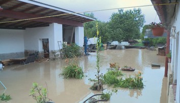Ve čtvrtek řádily bouřky. Velká voda zaplavila domy a brala i auta