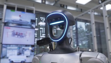 Vysoká škola v Ostravě má robota jako ze sci-fi filmu. Pomáhá na výrobní lince