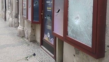 Dopadli jsme podezřelého z útoku na Bartošovu kancelář, hlásí policie