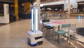 Obchodní centrum testuje robota, který zákazníkům změří teplotu