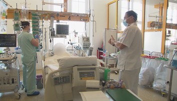 Hospitalizovaných rychle přibývá, nemocnice v Praze odmítají pacienty!