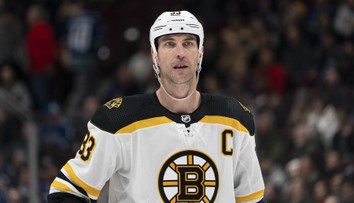 Den návratů. Dojemná pocta pro obra Cháru. Toto mu Bruins připravili!