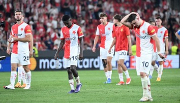 Rozhodčí se s tím nepáral, shodli se experti po vyřazení Slavie