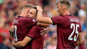 Fotbalová Sparta představila výroční dresy. Vrátí se do 80. let