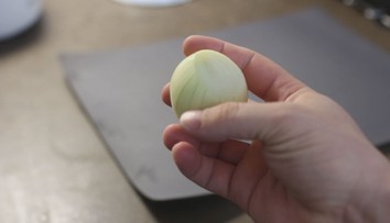 NÁVOD: Konec pláče u krájení cibule. Je to velmi jednoduché