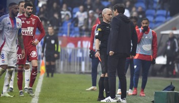 Zastrašoval mě a chtěl mě uhodit hlavou. Trenérovi ve Francii hrozí dlouhý trest