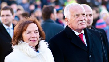 Klausová jako velvyslankyně končí. Mohou za to vnoučata