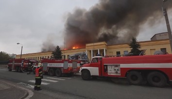 Příčina loňského požáru haly stále není jasná. Škoda je 100 milionů