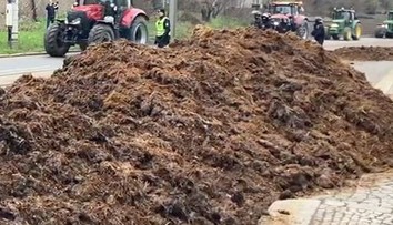 Na Rychnovsku vytekly na pole tisíce kubíků hnoje, po Znojemsku jde o další nebezpečný únik