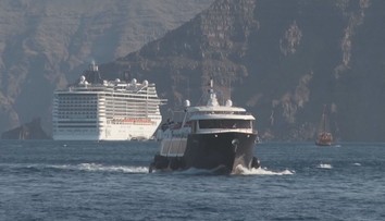 Santorini zavádí poplatek pro turisty z výletních lodí. Není to fér, rozčilují se