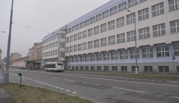 Univerzita v Plzni chce prodat budovu Škodovky. Zájemci se mohou hlásit na konci března