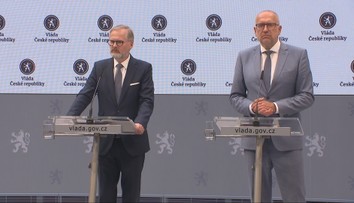 Vláda řešila peníze ve školství i drony nad Polskem. Otevřete oči, vyzval Fiala