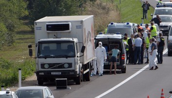 Dodávka převážela v Maďarsku migranty. V autě se tlačilo 26 Syřanů