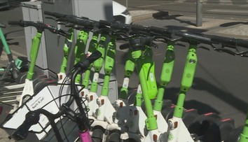 Praha se zbavuje sdílených elektrokoloběžek. Z ulic mizí od začátku roku