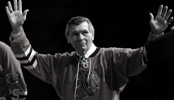 Zemřel Stan Mikita. Slovák, který v NHL vymyslel zahnutou čepel