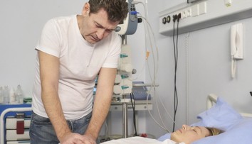 Andrea umírá! Její poslední přání ještě pořádně zamíchá dějem
