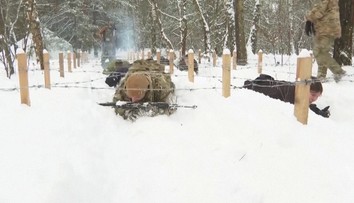 Ukrajinští civilisté chtějí umět bránit své rodiny. Výcvikem jich prošly už desítky