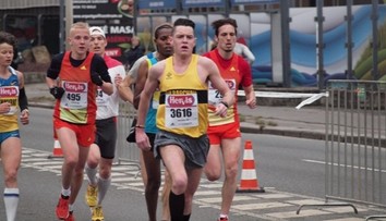 Maraton o víkendu uzavře pražské ulice. Odtahovat se budou parkující auta
