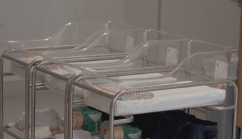 Pokles porodnosti je rapidní. V Česku se letos narodilo rekordně málo dětí