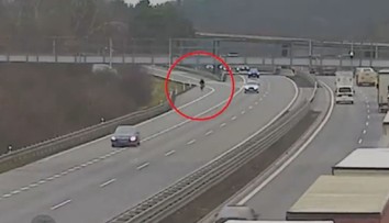 Proháněl se na elektrokole po D1. Nakonec skončil ve vězení