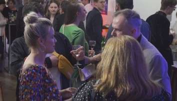 Šampaňské teklo proudem. Hvězdy to rozjely na afterparty premiéry Ivety