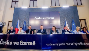 Projeví se negativní efekt úsporného balíčku. Ekonom řekl, co se stane