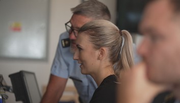 Mladá moderátorka si zkusila řídit letový provoz. Přenechám to raději profesionálům, uznala