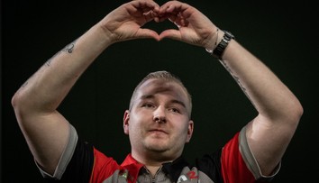 Zkáza favoritů na MS v šipkách. Končí Van den Bergh nebo Duijvenbode