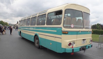 Prahou se proháněly historické autobusy. Lidé se mohli projet vyřazenými modely