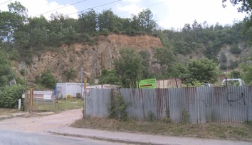 Lidé u stavby se už týdny pořádně nevyspali! Firma pracuje v noci