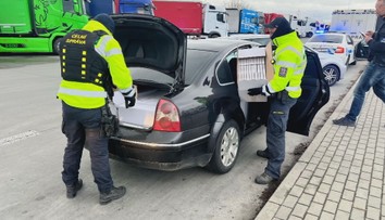 Muž přes Česko převážel auto plné cigaret. Prý si chtěl přivydělat