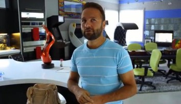 Pokerový profík žije v absolutním LUXUSU! Má i hernu s pípou
