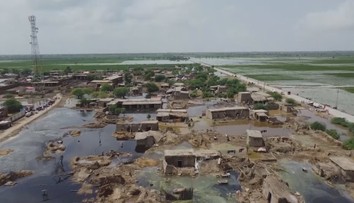 Záplavy v Pakistánu si vyžádaly stovky obětí. Škody jsou miliardové