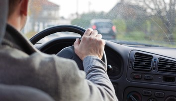 Děti láká do auta neznámý muž, napsala obec. Policie vše objasnila