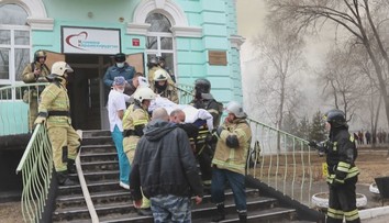 Nemocnici pohltily plameny. Lékaři zůstali, aby dokončili operaci srdce!