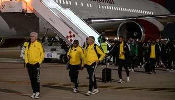 Na českého soupeře čekal jediný fanoušek. Hráči stáli frontu, aby se mu podepsali