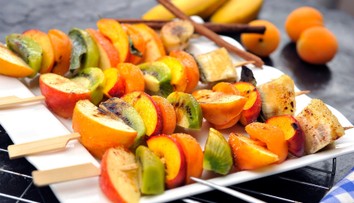 Ozkoušeli jste ovoce na grilu? Přinášíme šest božských receptů